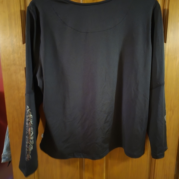 Smitten 2XL black long sleeve top with silver design at end of sleeves. - Picture 2 of 4